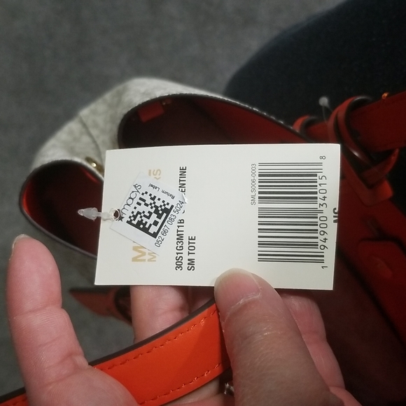 Michael Kors Small Mel Signature Tote/Shoulder Bag - Picture 13 of 14